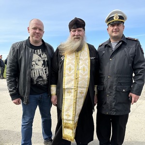С командиром 40-й отдельной гвардейской Краснодарско-Харбинской дважды Краснознамённой бригады морской пехоты - пока еще в должности заместителя командира 336 ОГвБрМП